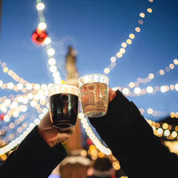 Genuss auf dem Winterzauber Punsch und Glühwein auf dem Oberstaufener Winterzauber