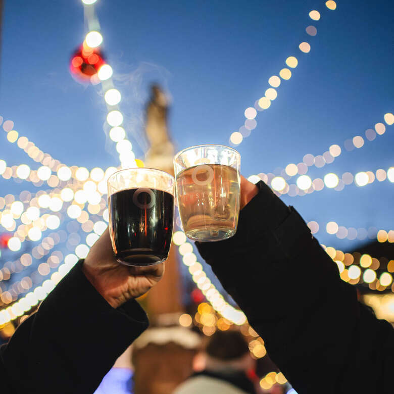 Genuss auf dem Winterzauber Punsch und Glühwein auf dem Oberstaufener Winterzauber
